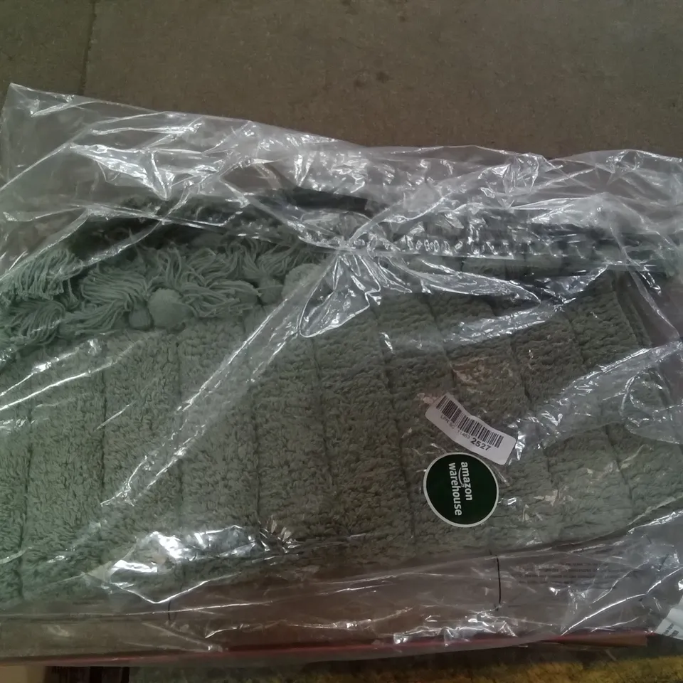 BAGGED THE LINEN YARD RIBBED TASSEL BATH MAT 