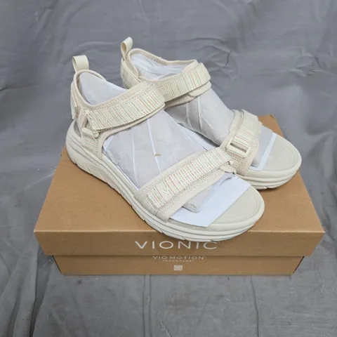 BOXED PAIR OF VIONIC WALK MAX SANDALS IN CREAM SIZE 6