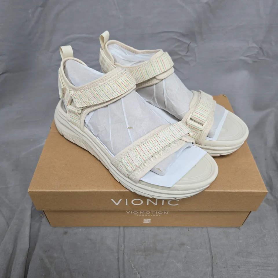 BOXED PAIR OF VIONIC WALK MAX SANDALS IN CREAM SIZE 6