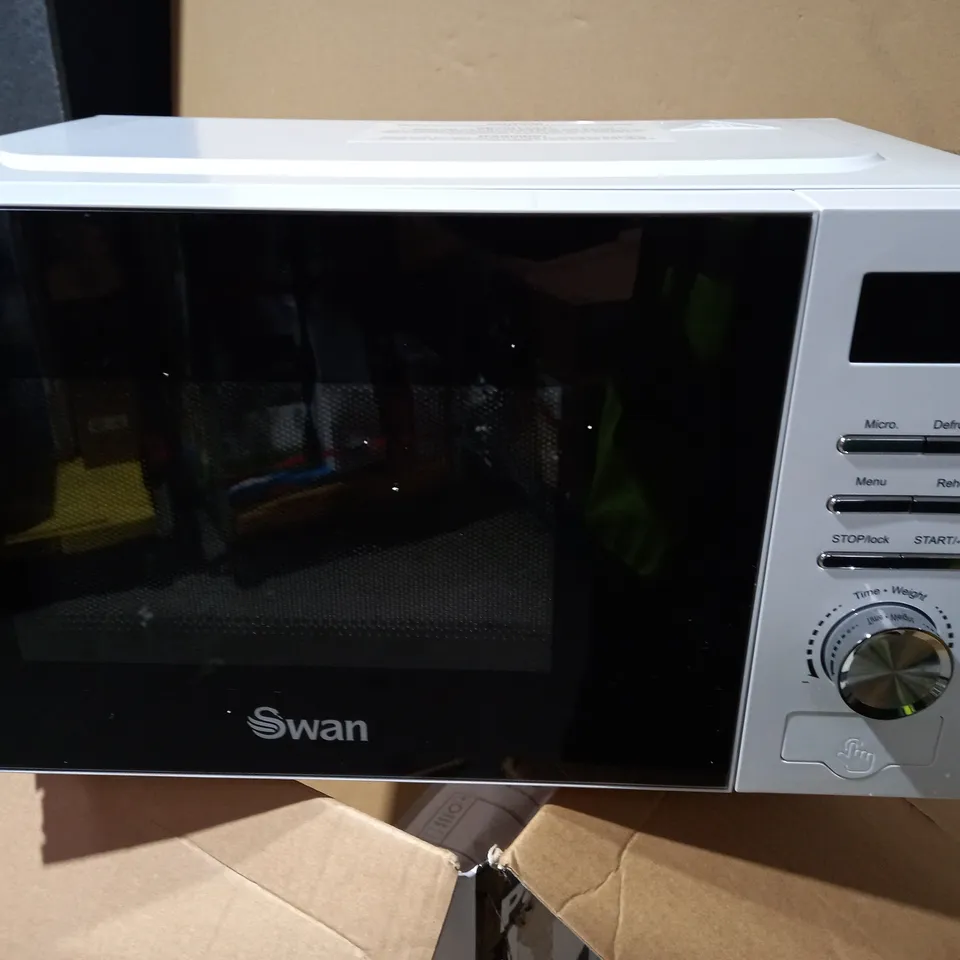SWAN 20L 700W DIGITAL MICROWAVE - WHITE RRP £54