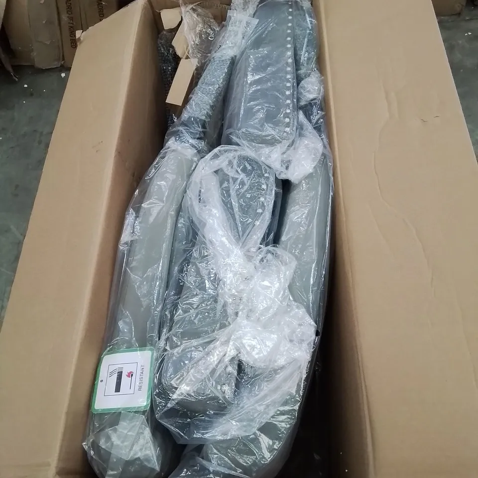 BOXED SET OF 2 HOLLOWAYVILLE TUFTED VELVET DINING CHAIR - GREY (1 BOX)