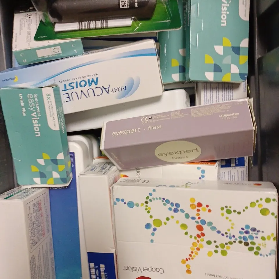 BOX OF APPROXIMATELY 30 ASSORTED HEALTH & EYECARE PRODUCTS TO INCLUDE NIQUITIN PATCHES, CONTACT LENSES, CONTACT SOLUTION ETC