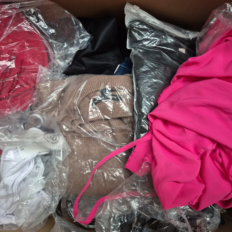 BOX OF APPROXIMATELY 25 ASSORTED CLOTHING AND FASHION PRODUCTS IN VARIOUS STYLES AND SIZES - COLLECTION ONLY
