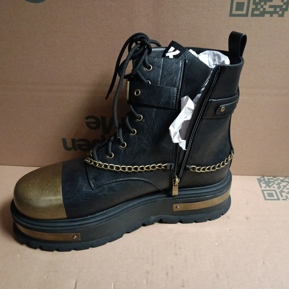 BOXED KOI VINTAGE BORIN MENS PLATFORM BOOTS IN FADED ASH, UK 11