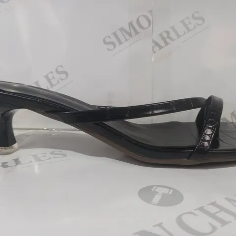 BOXED PAIR OF DESIGNER SQUARE TOE LOW HEEL SANDALS IN BLACK EU SIZE 43