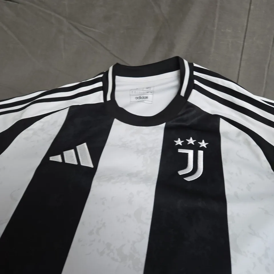 JUVENTUS FC HOME JERSEY SIZE L