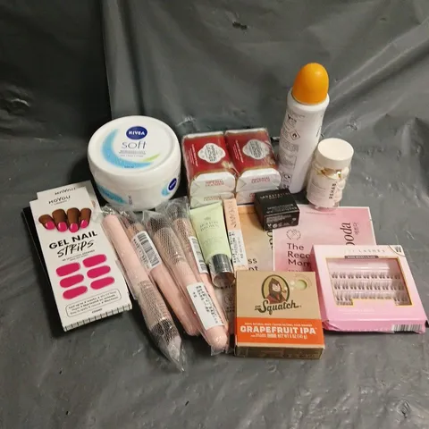 APPROXIMATELY 20 ASSORTED HEALTH & BEAUTY PRODUCTS TO INCLUDE REHAB HIGH SHINE FINISHING HAIR OIL, ANASTASIA DIPBROW POMADE, YEPODA THE RECOVERY MOMENT MASK, ETC