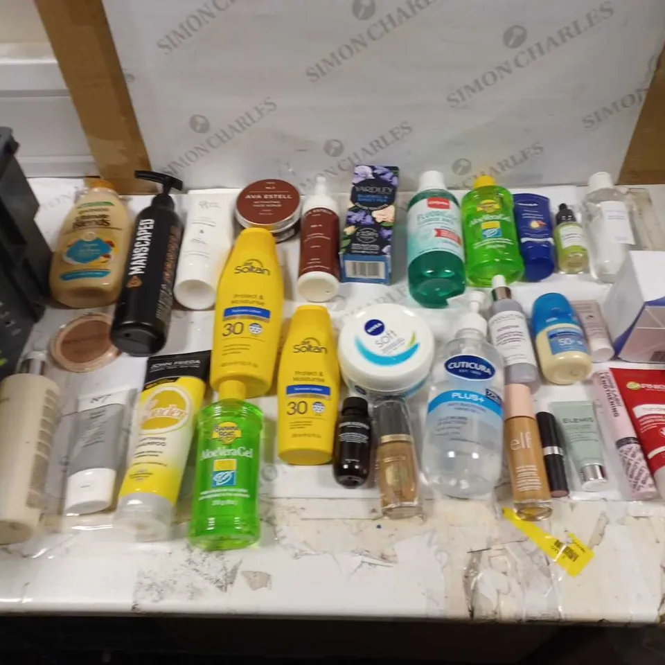 LOT OF APPROXIMATELY 20 HEALTH AND BEAUTY ITEMS TO INCLUDE GARNIER HAND REPAIR, MANSCAPED BODY WASH, AND AVA ESTELL ACTIVATING FACE SCRUB ETC. 
