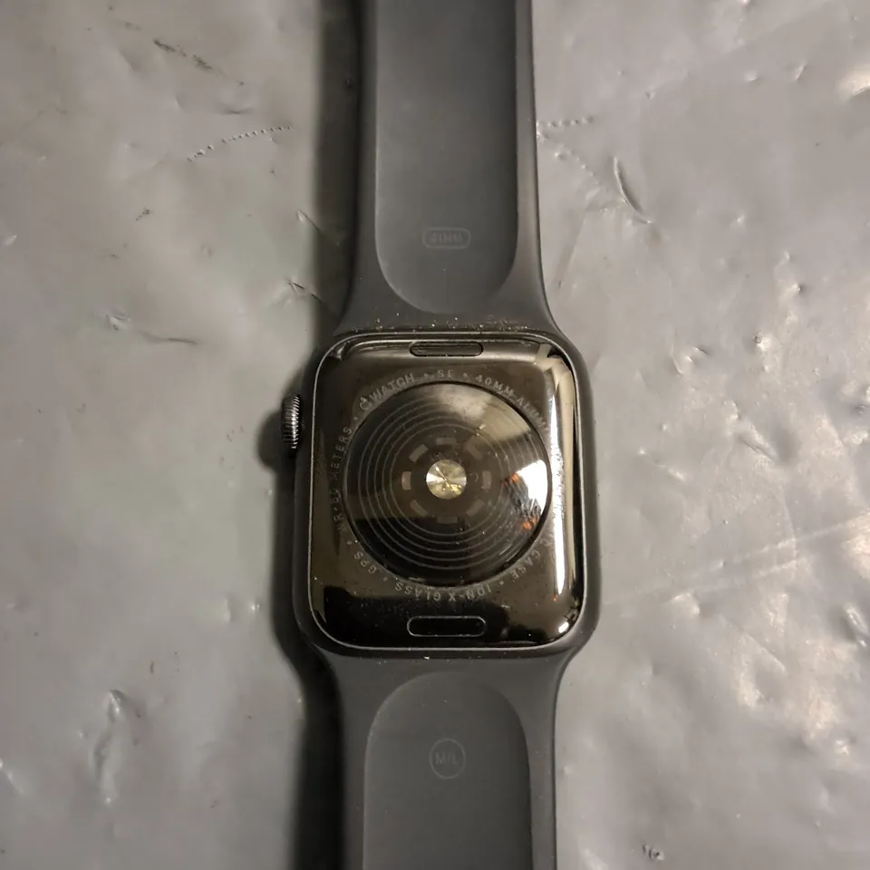 UNBOXED APPLE WATCH SE 40MM WITH DARK GREY STRAP
