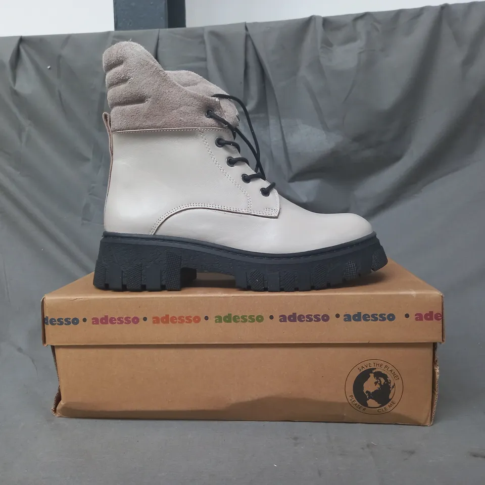 BOXED PAIR OF ADESSO BOOTS IN MINK SIZE 6