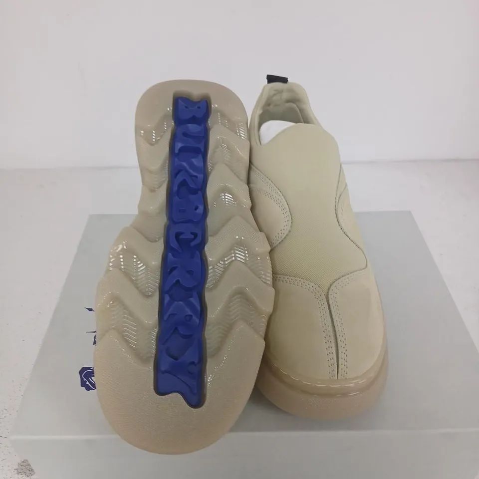 BURBERRY LEATHER SNEAKER ON RUBBER SOLE – BEIGE, UK 10 (EUR 44)