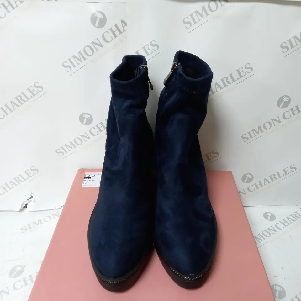 BOXED MODA IN PELLE ALAINA WEDGE HEEL SOCK ANKLE BOOT - NAVY - SIZE 7 