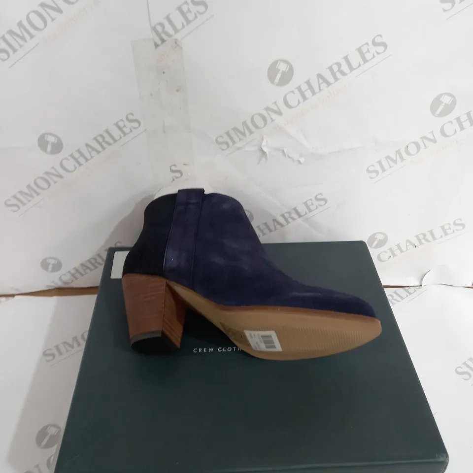 BOXE PAIR OF CREW CLOTHING COMPANY FRANKIE BOOT NAVYCALF SIZE 37