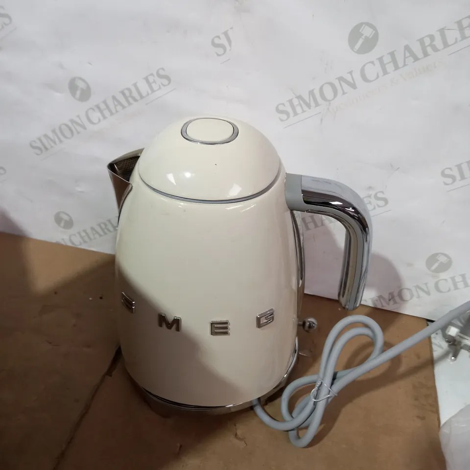 SMEG KETTLE - CREAM  RRP £149.99