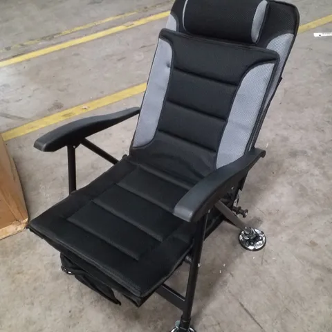 BOXED BLACK AND GREY OUTDOOR LOUNGER/CHAIR