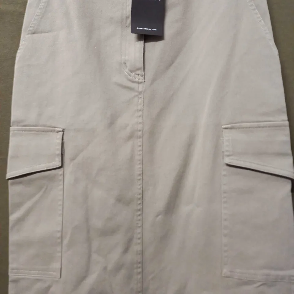 DUSK FITTED SKIRT IN LIGHT GREY - SIZE 8