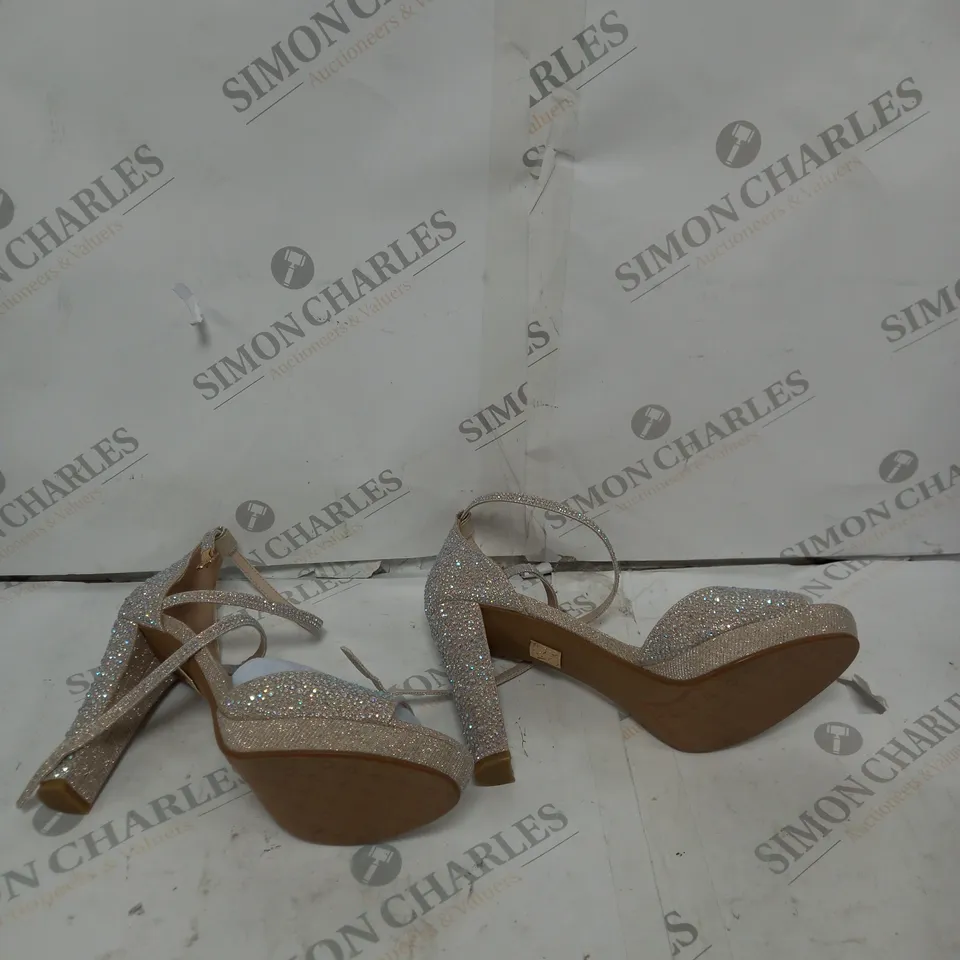 MODA IN PELLE ROULE SANDAL GOLD SIZE 6 - BOXED 