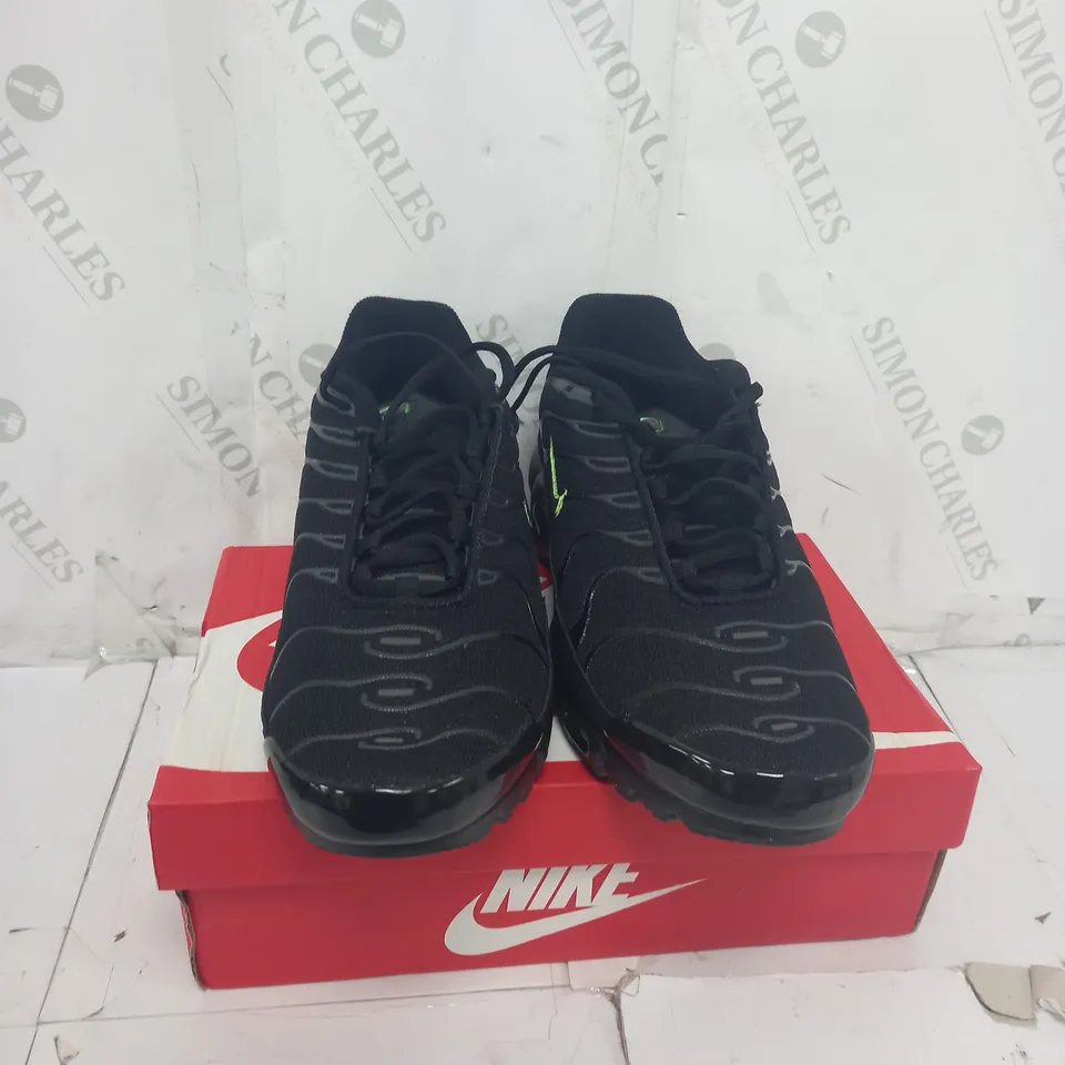 BOXED NIKE AIR MAX PLUS TRAINERS SIZE 8
