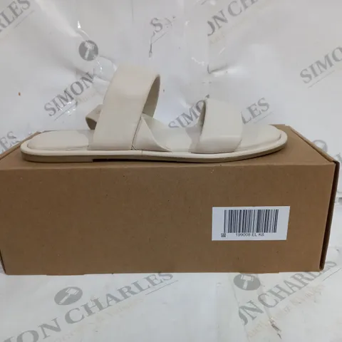 BOXED DUNE LEATHER CUSHION FLAT SANDALS SIZE 6