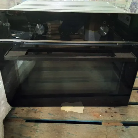 AEG BUILT-IN OVEN – BLACK GLASS FRONT