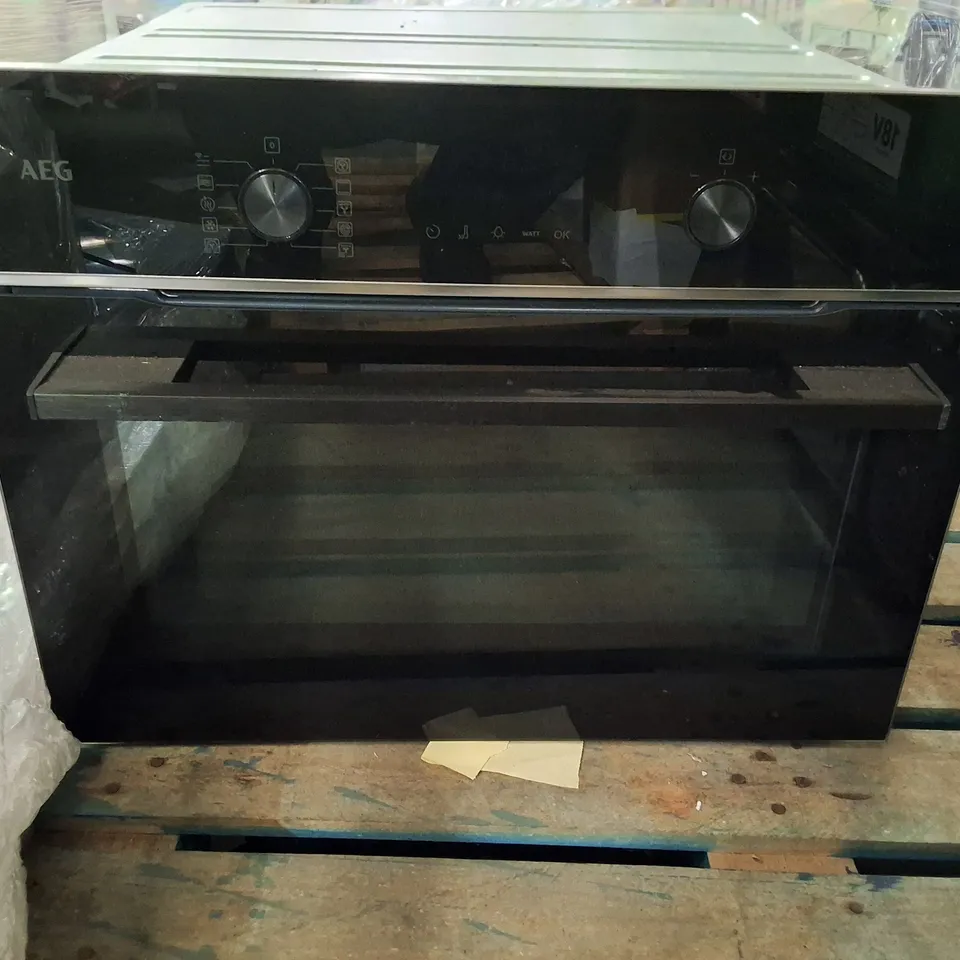 AEG BUILT-IN OVEN – BLACK GLASS FRONT