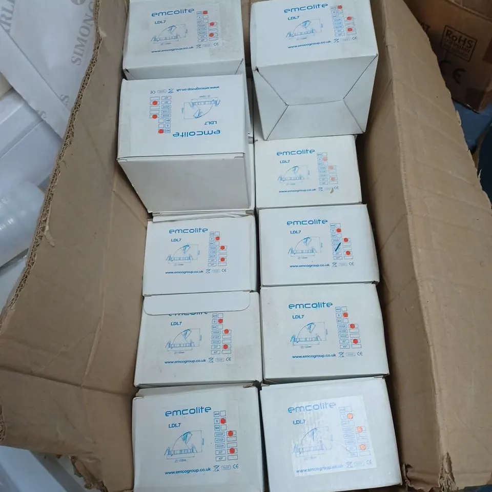 lot containg various light fittings and mounts, to include flush mounts models ldl7403,ldl7,4l522