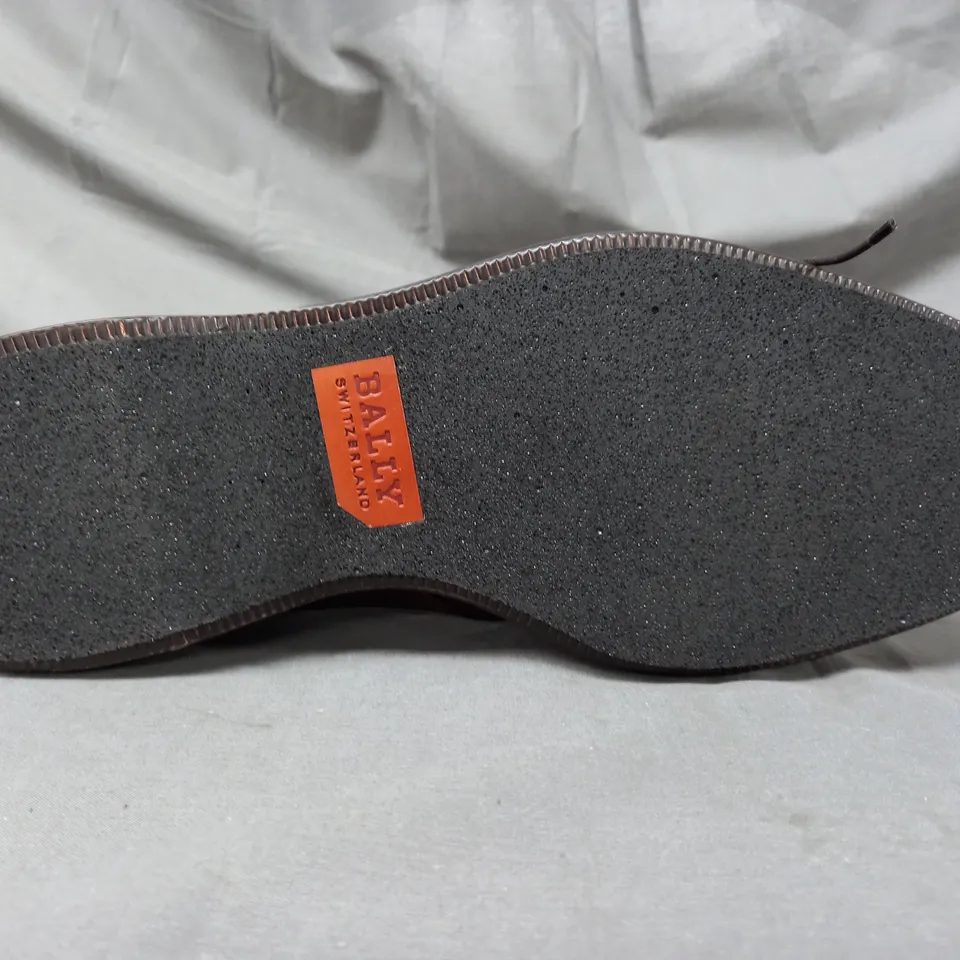 BOXED PAIR OF BALLY SHOES IN COFFEE US SIZE 12