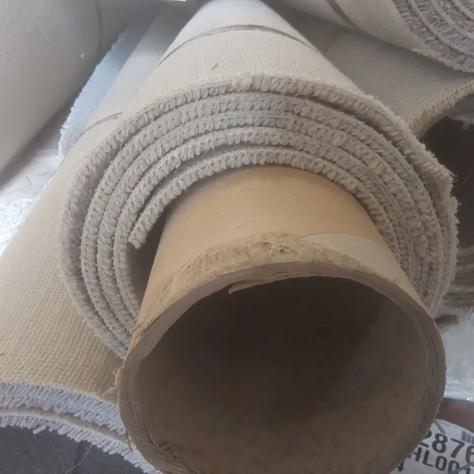 ROLL OF QUALITY HEATHCOTE LIGHT MAPLE CARPET - APPROXIMATELY 5 x 2.46m