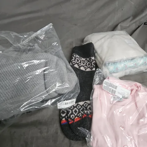 APPROXIMATELY 20 ASSORTED CLOTHING PRODUCTS IN VARIOUS STYLES & SIZES TO INCLUDE JACKETS, T-SHIRTS, DRESSES ETC