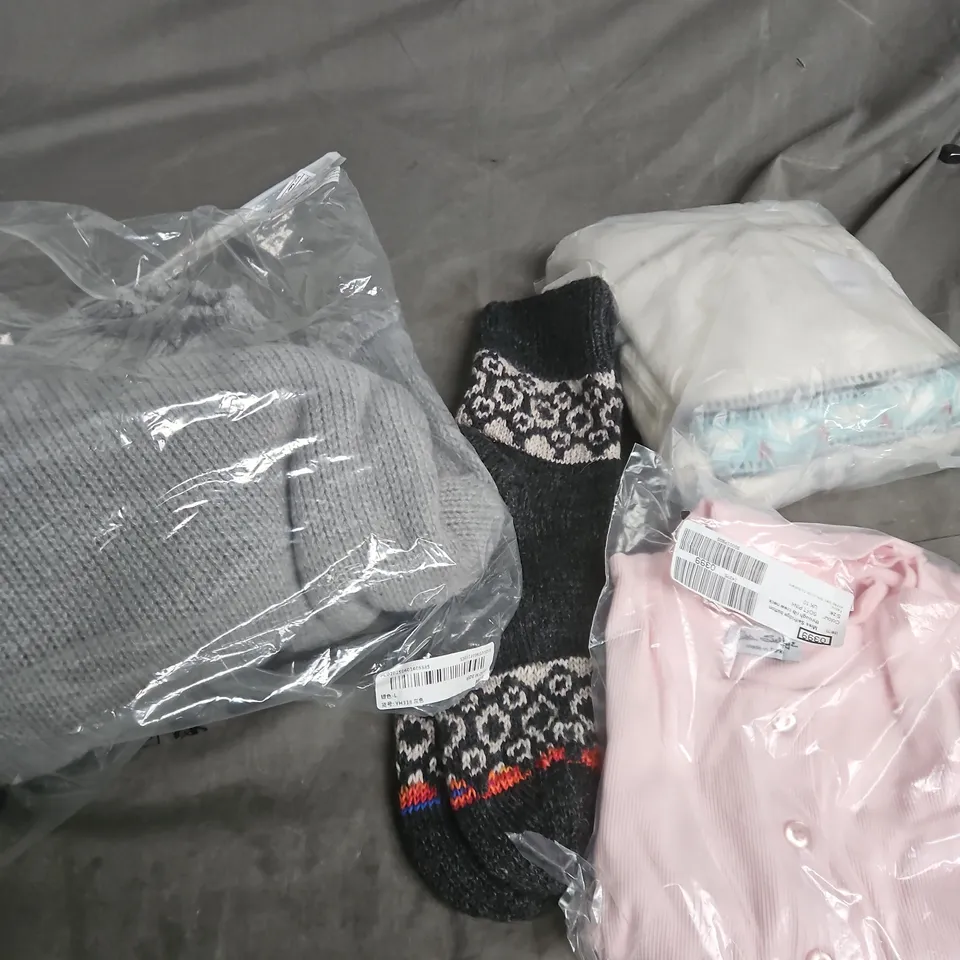 APPROXIMATELY 20 ASSORTED CLOTHING PRODUCTS IN VARIOUS STYLES & SIZES TO INCLUDE JACKETS, T-SHIRTS, DRESSES ETC