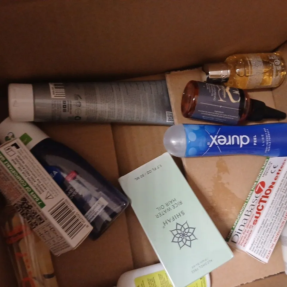 APPROX 12 ASSORTED BEAUTY PRODUCTS TO INCLUDE CERAVE FOAMING CLEANSER, NANAGEN MENS SHAMPOO, LEE STAFFORD CONDITIONER, ETC