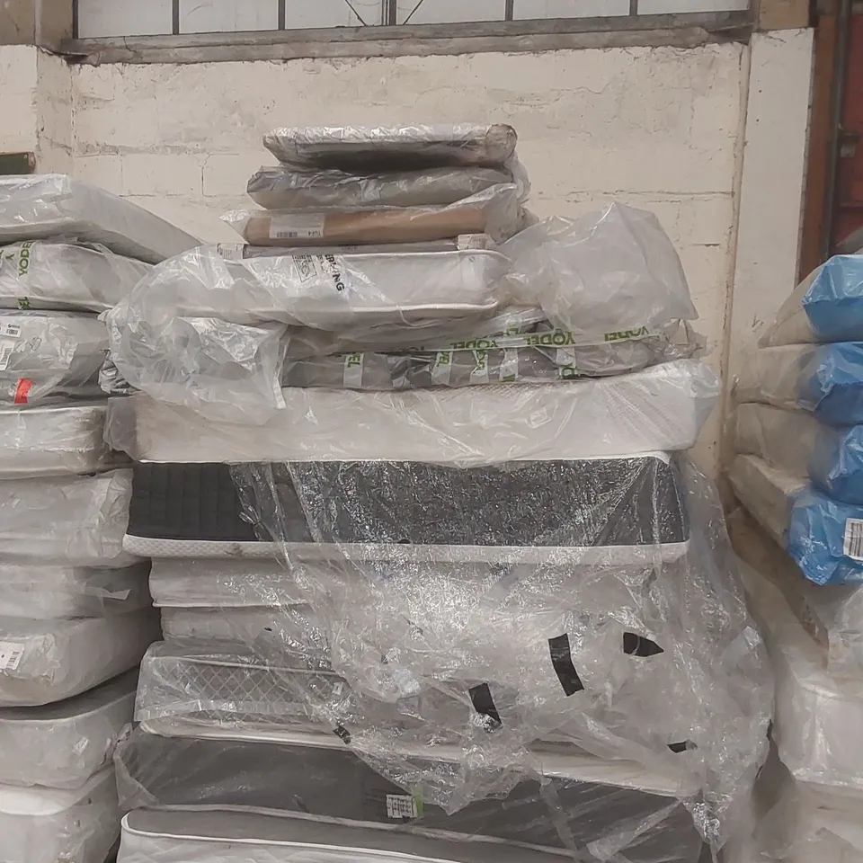 PALLET CONTAINING APPROXIMATELY 9x MATTRESSES, 4x HEADBOARDS