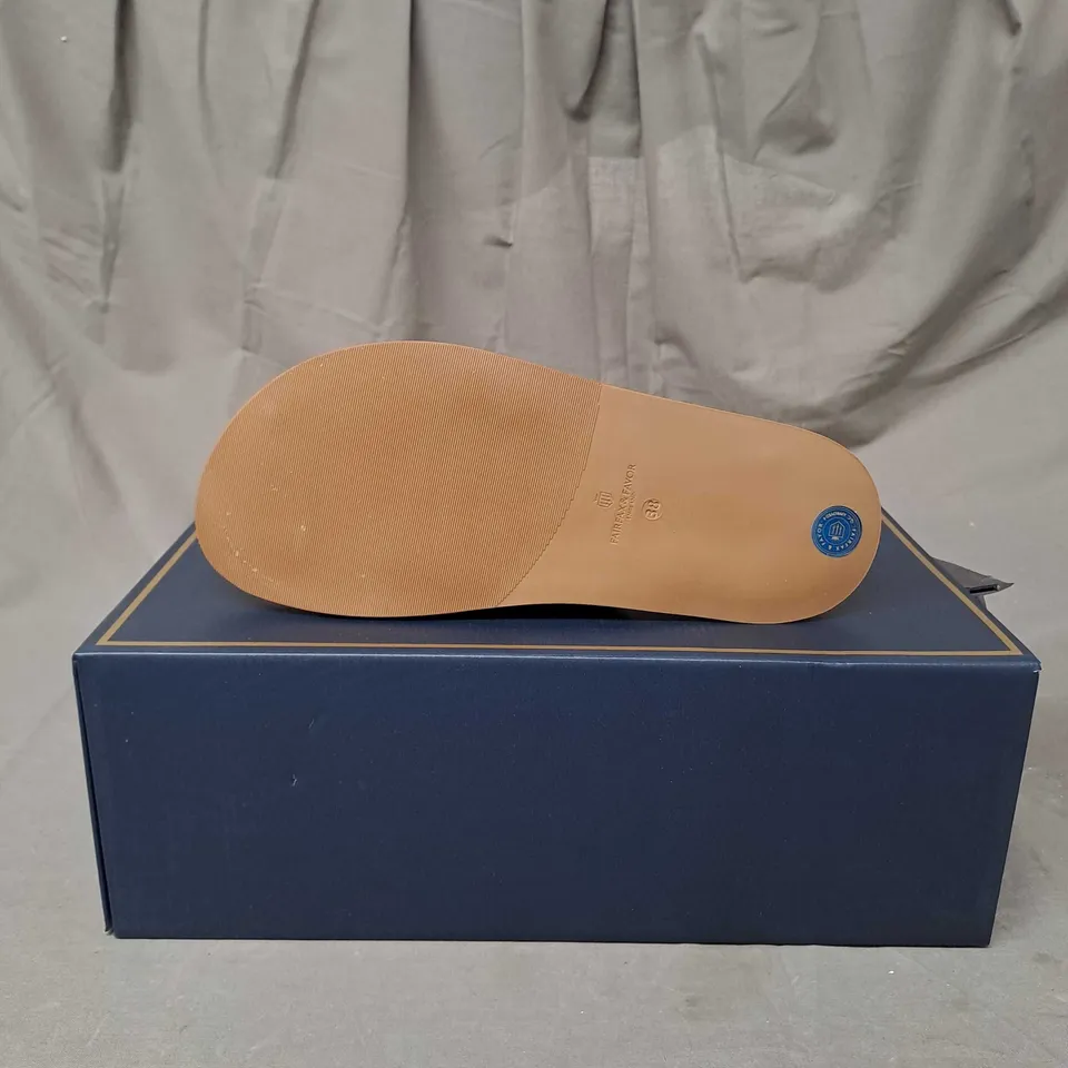 BOXED PAIR OF FAIRFAX & FAVOR LADIES SOUTHWOLD LEATHER SANDAL SIZE 5