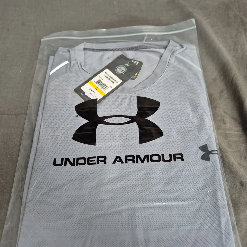 UNDER ARMOUR GREY T-SHIRT WITH LARGE UA LOGO – SIZE L