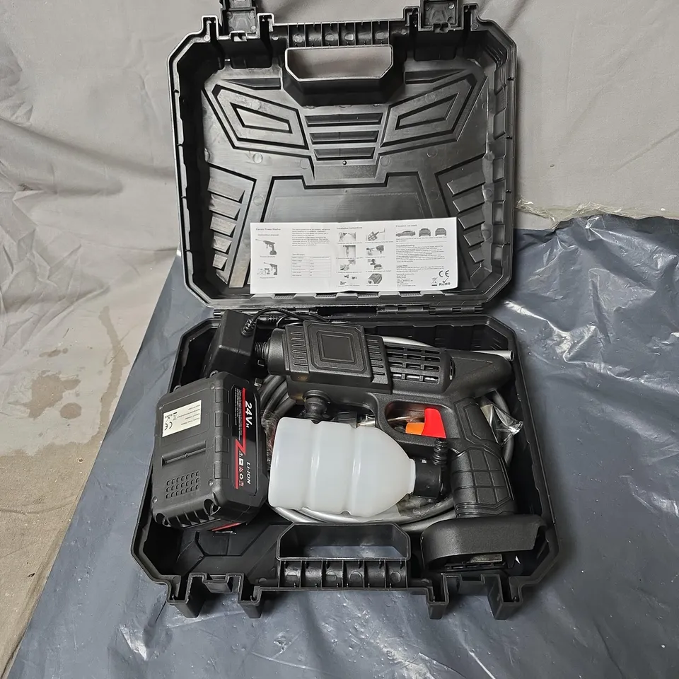 ELECTRIC POWER WASHER WITH ACCESSORIES IN CASE
