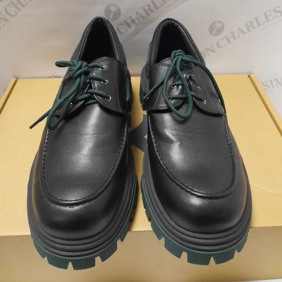 KOI DAWN MEN'S BLACK/GREEN BOAT SHOES - SIZE 11