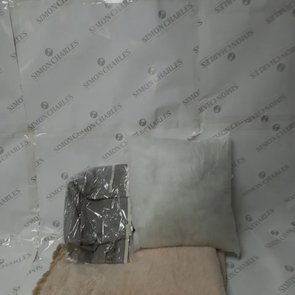 BOX OF ASSORTED HOUSEHOLD ITEMS TO INCLUDE PILLOWS, COVERS, TRAYS ETC 