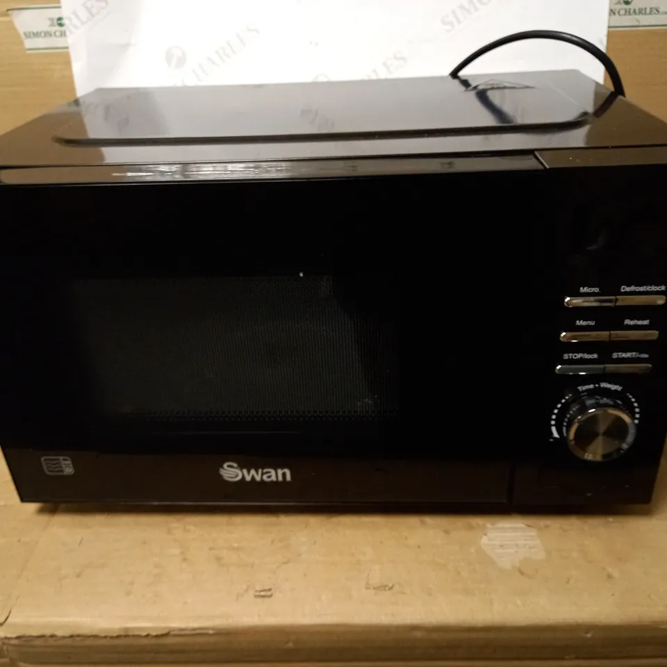 SWAN 700W MANUAL MICROWAVE - BLACK RRP £64