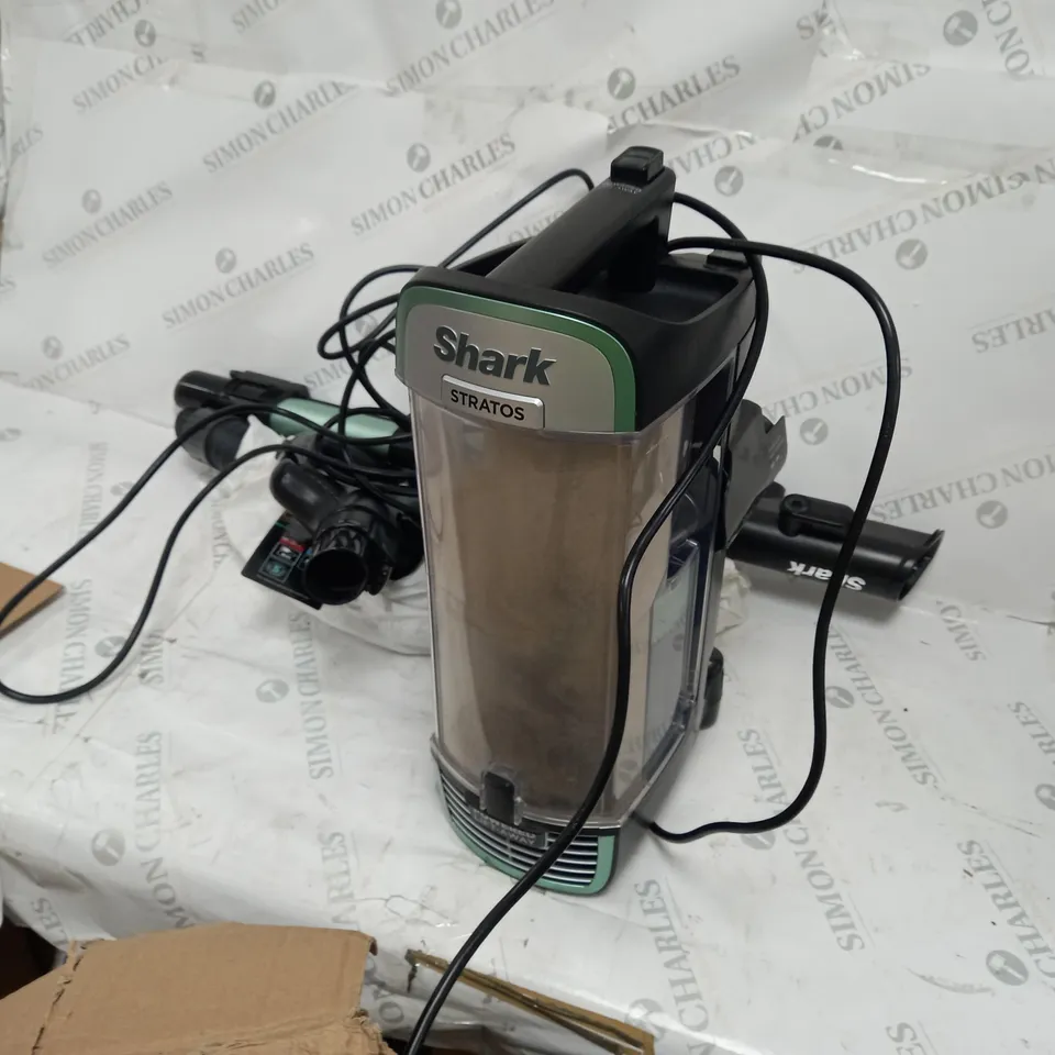 BOXED SHARK STRATOS UPRIGHT VACUUM CLEANER WITH PET-TOOL & CAR KIT NZ860UK