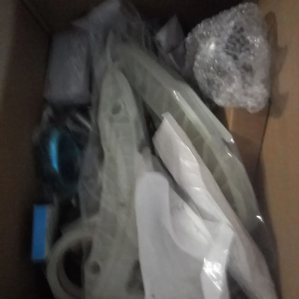 APPROXIMATELY 20 ASSORTED HOUSEHOLD & LEISURE PRODUCTS TO INCLUDE RESEARCHABLE BATTERY PACK, SUGRU MOULDABLE GLUE, LED TORCH ETC 