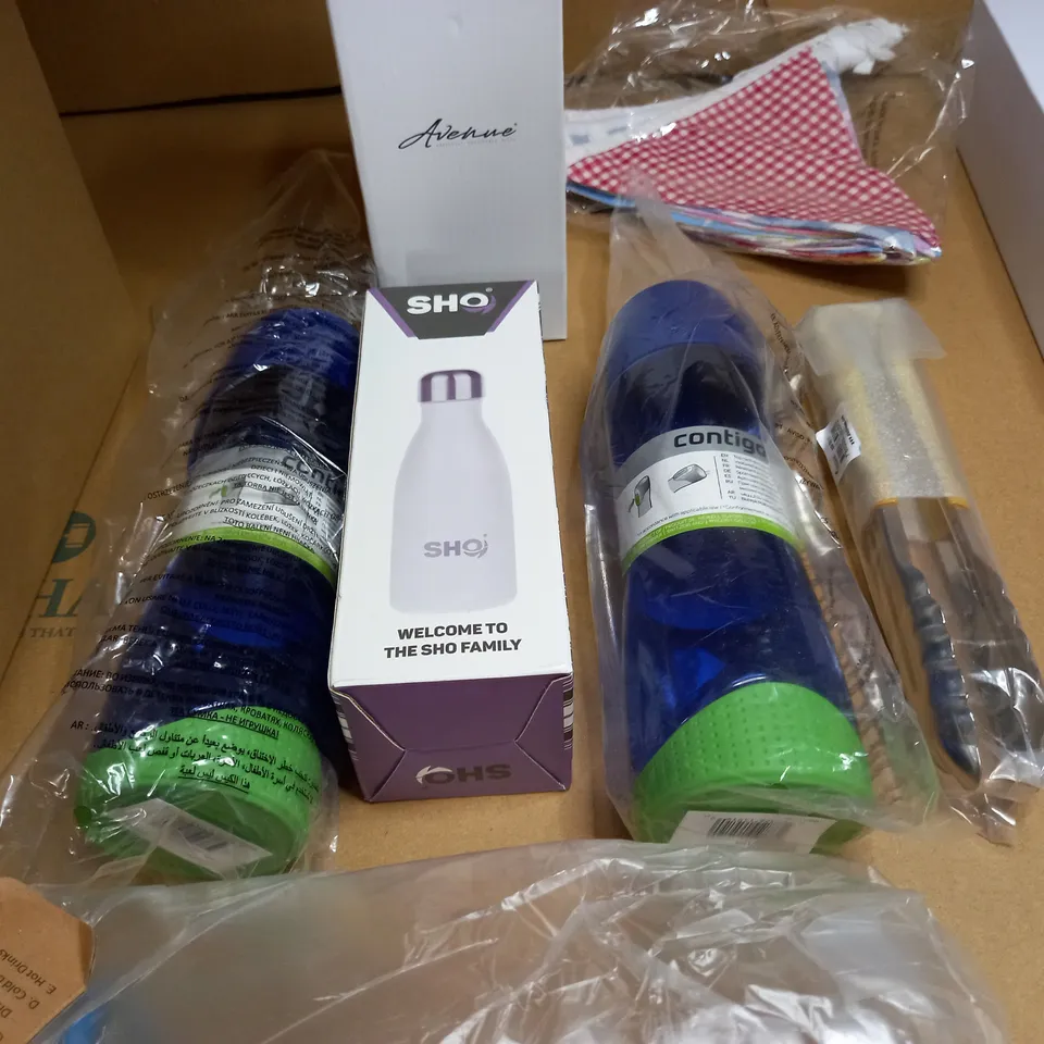 LOT OF APPROX 20 ASSORTED HOUSEHOLD ITEMS TO INCLUDE: CONTIGO BOTTLES, BUNTING, KITCHEN ITEMS