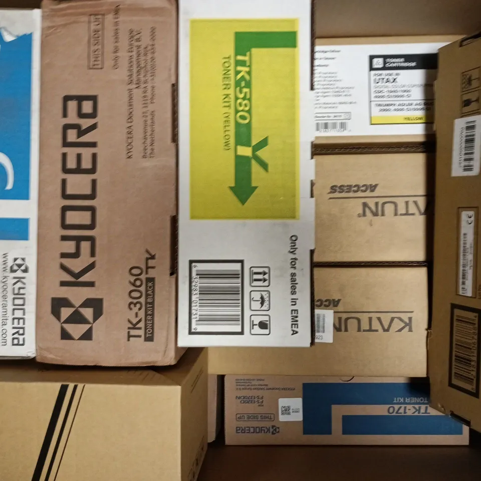 BOX OF APPROXIMATELY 10 ASSORTED ELECTRICAL ITEMS TO INCLUDE KYOCERA TK-3060 TONER KIT, ETC - COLLECTION ONLY