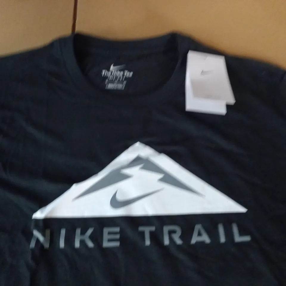 NIKE TRAIL LONG SLEEVE T-SHIRT - XL