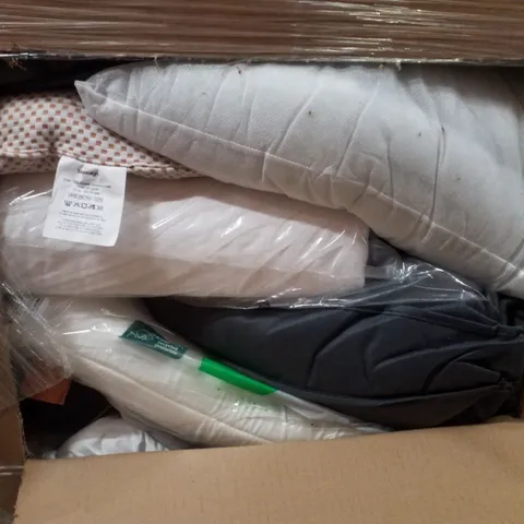 PALLET CONTAINING ASSORTED PILLOWS & WEIGHTED BLANKETS