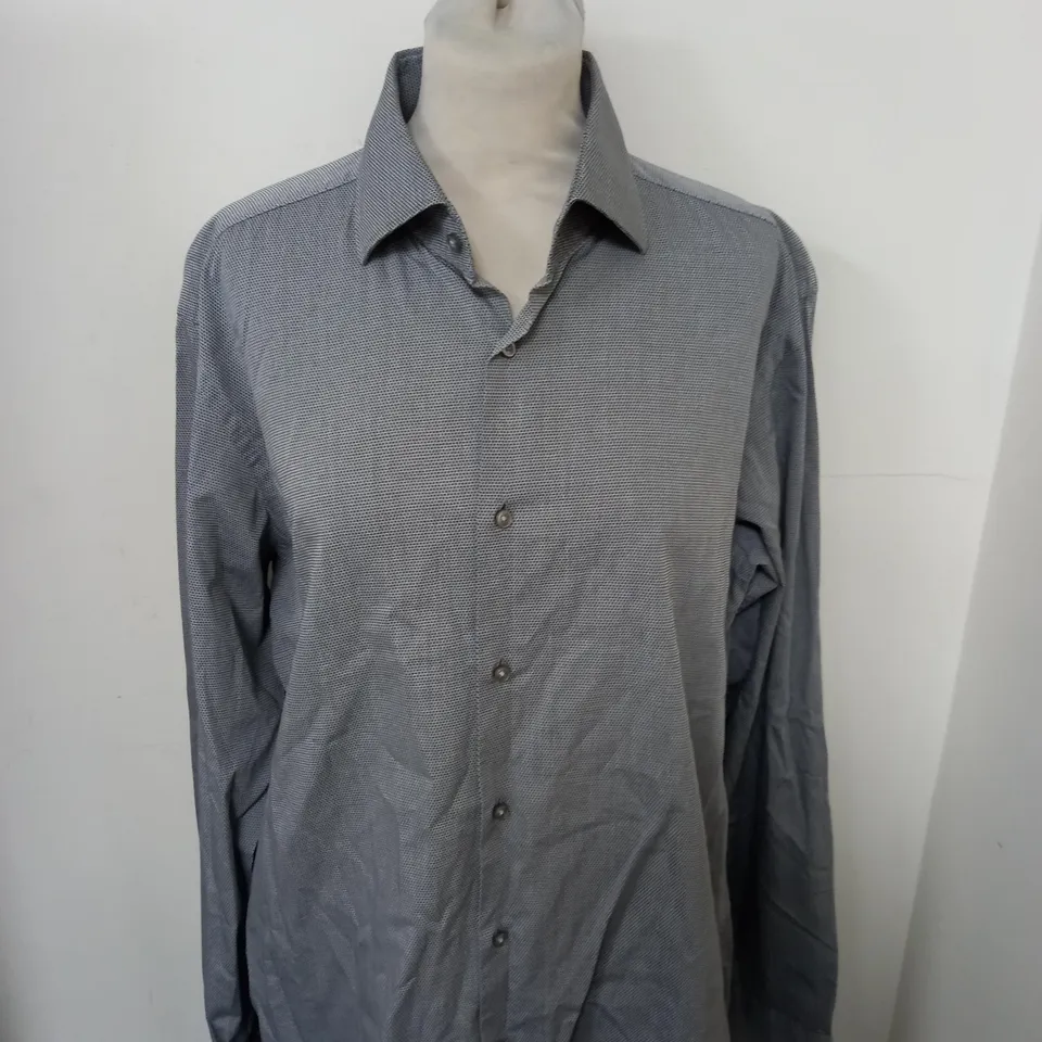 HUGO BOSS BUTTON SHIRT SIZE 41