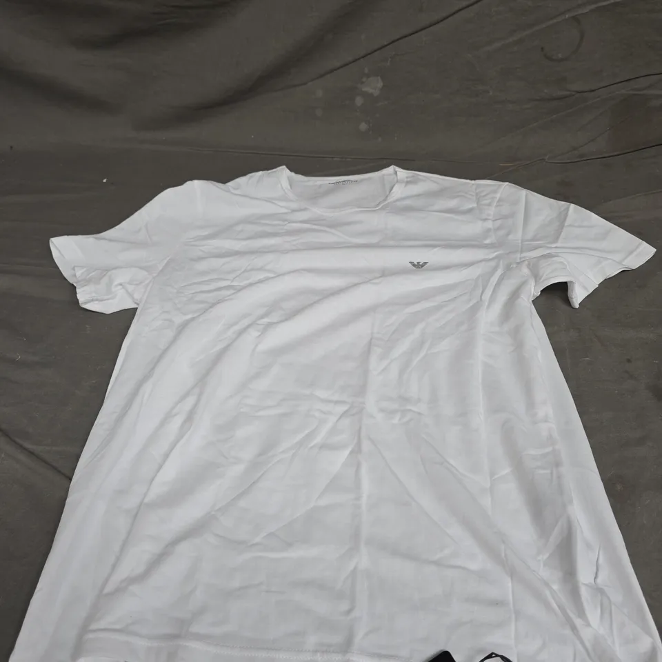 EMPORIO ARMANI WHITE TEE SIZE XL