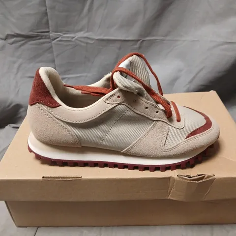 BOXED NOVESTA MARATHON TRAIL SNEAKERS – CHALK/BRICK (TOAST), UK 5 (EU 38)