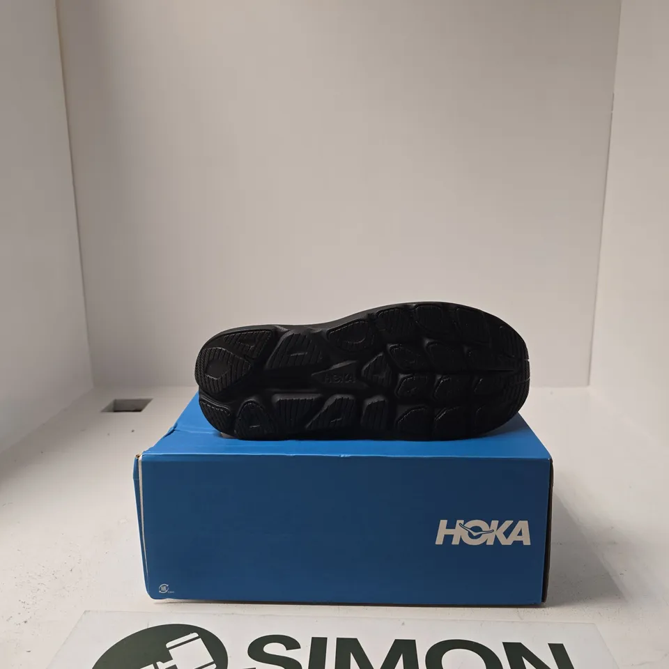 BOXED PAIR OG HOKA CLIFTON TRAINERS SIZE UK 8.5