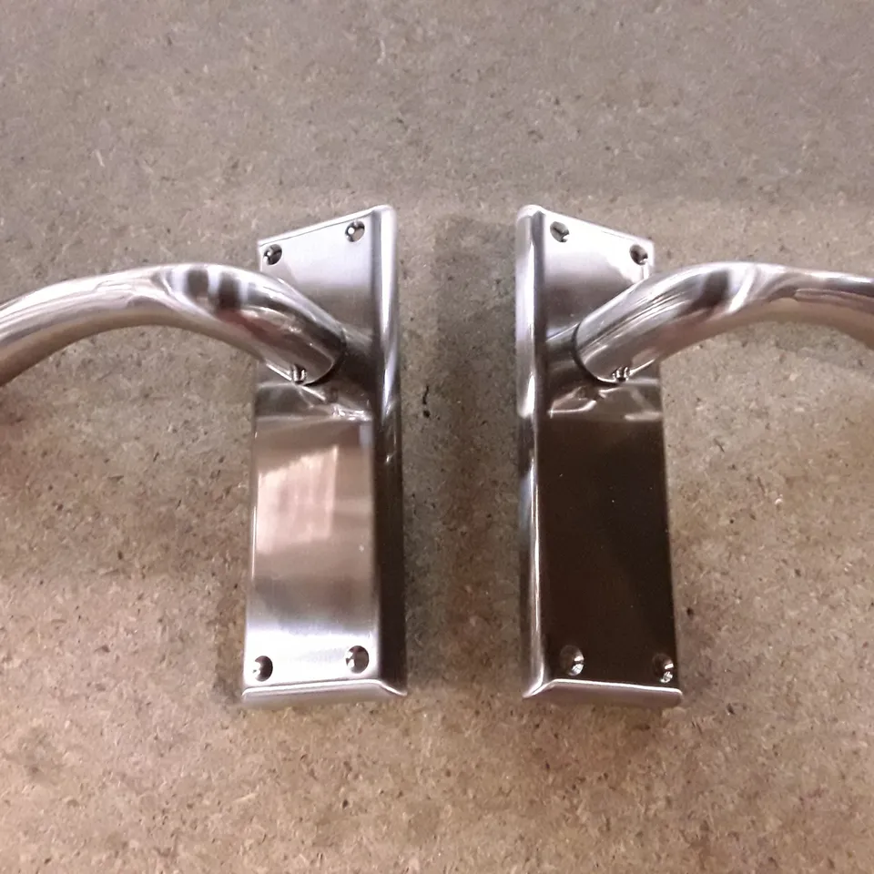 BOXED CINQUANTA LATCH DOOR HANDLE (SET OF 2)