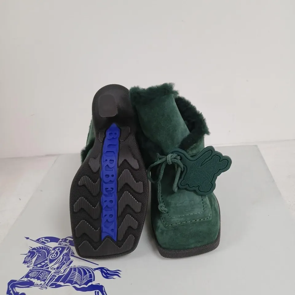 BURBERRY HIGHLAND MULE GREEN SUEDE FUR-LINED ANKLE BOOTS – UK 2 (EU 35)